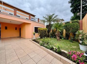Casa · 236m² · 4 Quartos · 4 Vagas · Sobrado em Parque do Colégio, Suzano/SP de 236m² 4 quartos à venda por R$ 1.100.000,00