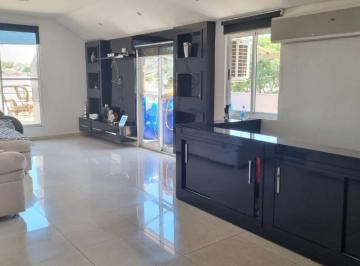 Casa · 282m² · 3 Quartos · 4 Vagas · Sobrado em Guaíra, Curitiba/PR de 282m² 3 quartos à venda por R$ 1.100.000,00