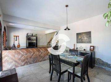 Casa · 195m² · 3 Quartos · 1 Vaga · Casa em Santa Rosa, Niterói/RJ de 195m² 3 quartos à venda por R$ 875.000,00