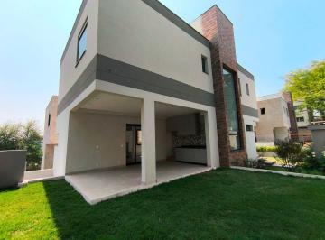 Casa · 326m² · 3 Quartos · 3 Vagas · Casa em Chácara do Refúgio, Carapicuíba/SP de 326m² 3 quartos à venda por R$ 2.240.000,00