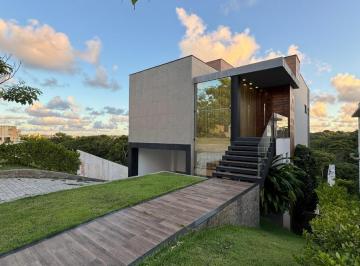 Casa · 249m² · 3 Quartos · 6 Vagas · Casa a venda em alphaville litoral norte 2 com 3 quartos piscina e mobiliada