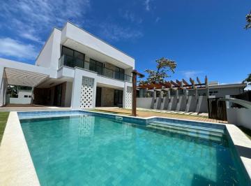 Casa · 515m² · 6 Quartos · 1 Vaga · Casa a venda em guarajuba com 6 suites area gourmet e piscina no cond paraiso