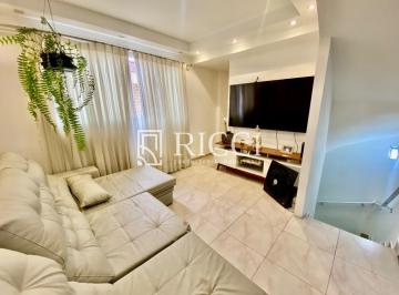 Fachada da casa em villaggio no bairro Marapé, San · Casa em Villaggio no Marapé, Santos | RICCI Consultoria
