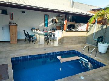 Casa · 133m² · 3 Quartos · asa Térrea com 3 Quartos, Piscina e Área Gourmet à Venda em Cachoeira do Bom Jesus - Florianópolis/S