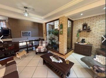 Casa · 184m² · 3 Quartos · 2 Vagas · Seu Novo Lar com Piscina, Suíte e Área Gourmet