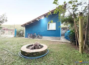 Foto 01 · Casa à venda em Teresópolis-RJ, bairro Albuquerque, 2 quartos, 1 sala, 1 banheiro - 60,00 m² de área