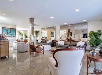 Casa de 5 quartos, São Paulo · Casa totalmente reformada, 4 suites, 7 vagas, area externa arborizada
