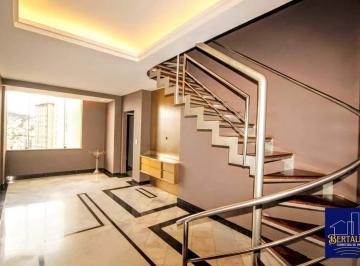 Apartamento · 190m² · 4 Quartos · 2 Vagas · Cobertura 4 quartos, 2 suítes, 190m², em prédio reformado, com elevador, 2 vagas livres e portaria 2