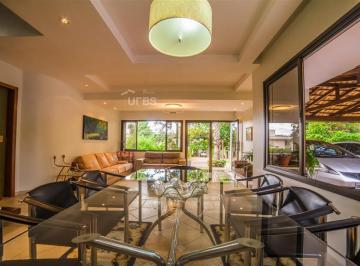 Casa · 412m² · 5 Quartos · 4 Vagas · Aconchegante sobrado no Aldeia do Vale