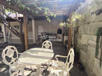 Casa · 383m² · 4 Quartos · 4 Vagas · Condomínio Ville de Montagne - Casa à venda, 4 quartos, sendo 2 suítes - Jardim Botânico