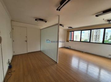 Comercial · 34m² · 1 Vaga · Sala comercial com 1 vaga de garagem na Avenida Fagundes Filho.