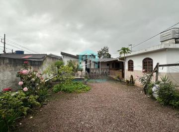 Casa · 576m² · 3 Quartos · 2 Vagas · Casa à Venda no Centro de Biguaçu: 3 Dormitórios, 3 Banheiros