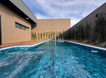 Casa · 243m² · 4 Quartos · 4 Vagas · Lindíssima casa à venda, com 4 suítes, sendo 1 suíte máster com closet, cozinha Gourmet e piscina co