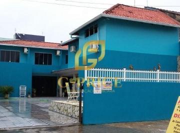 Casa · 380m² · 2 Quartos · Oportunidade Única! Casa + 3 kitnets a 150m do Mar e 600 mts da 3 ° Pedra