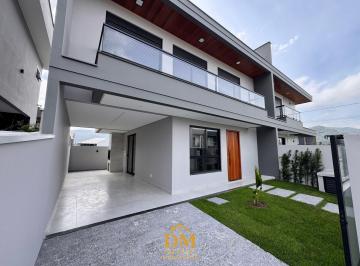 Casa · 133m² · 3 Quartos · 1 Vaga · Sobrado à venda em São José/SC