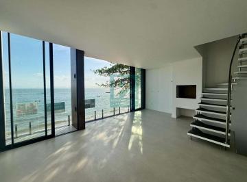 Casa · 174m² · 3 Quartos · 2 Vagas · Sobrado Novo Beira- Mar em Bombinhas/SC!