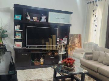 24ac2dd9f0569bc12c5915d914acb2a3016d014d · OPORTUNIDADE COM RENDA!!! Casa em Terreno de 202m²e área construída de 147m², 3 dormitórios, 1 suít
