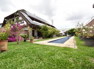 Casa de 6 quartos, Curitiba · Casa no coração do Jardim das Américas
