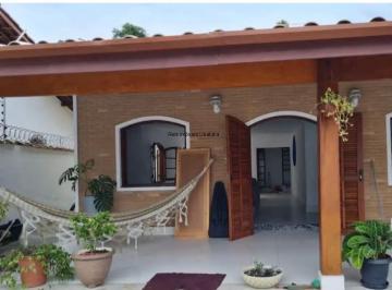 Foto 03 · Casa a Venda No Centro De Ubatuba com 451 m² de terreno e 330 m² de área construída.