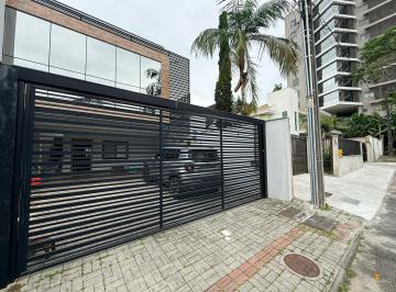 Foto 02 · Casa Geminada à Venda no Bairro América em Joinville - 3 Suítes - 222m² - Rua Sem Saída e Espaço par