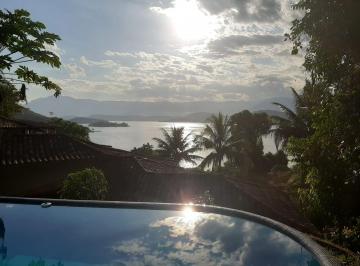 A casa conta com dois pavimentos, no andar de cima 2 placas solares nos 2 banhei · Excelente casa com vista para o Mar em Angra do Reis-RJ