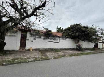 Casa · 208m² · 5 Quartos · 3 Vagas · Excelente casa linear 360m2 5 quartos em Piratininga, Niterói.
