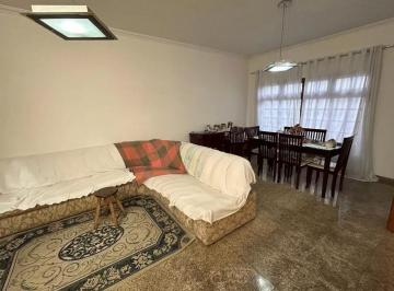 Casa · 350m² · 4 Quartos · 6 Vagas · Excelente oportunidade de adquirir uma casa no Alto da Lapa, São Paulo! Localizada na Rua Coelho de