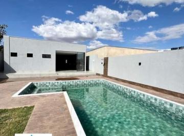 Casa · 300m² · 4 Quartos · 4 Vagas · Casa SMLN com 300m2 e 4 suítes. Vista Livre
