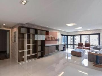 Apartamento · 177m² · 3 Quartos · 3 Vagas · Um dos mais cobiçados condomínios de Moema, 177 metros com 3 suítes, amplo living e vararanda