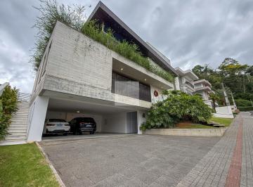 Casa · 749m² · 4 Quartos · 7 Vagas · Linda casa mobiliada com 4 suítes no golden park em Blumenau-SC
