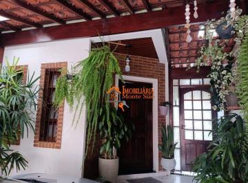 2a9499c9dff4c9718b8759b75c09114269d5b961 · Sobrado Reformado com Suíte e Área Gourmet – 1km do Shopping Maia