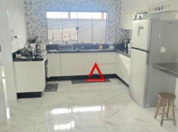 eb85429be7a9d64f6b91c8df704b2d28621ad84d · Vende-se está maravilhosa casa ampla no bairro Oriente em Itajubá-MG