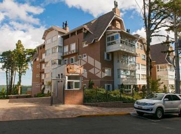 Apartamento · 159m² · 2 Quartos · 1 Vaga · APARTAMENTO 2 DORMITÓRIO COM 159M² PRIVATIVOS E 1 VAGA ESCRITURADA NO CENTRO DE GRAMADO