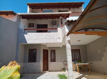 Casa · 152m² · 2 Quartos · 2 Vagas · Excelente oportunidade de adquirir um sobrado no charmoso bairro Guarujá