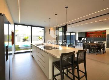 Casa de 3 quartos, Curitiba · Campo Comprido — Casa Moderna com 3 Suítes, 4 Vagas e 389 m² de Sofisticação