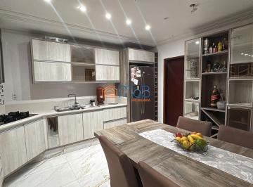 Apartamento · 160m² · 3 Quartos · 1 Vaga · Apartamento 3 quartos espaçoso próximo à praia!