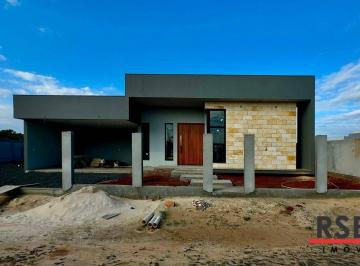 7dc9a8acf993a603962ee5d5b1c8aaafb205a9f3 · Casa com 3 dormitórios à venda, 186 m² por R$ 1.200.000 - Bellatorres - Passo de Torres/SC