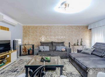 Casa · 420m² · 3 Quartos · 5 Vagas · Casa de 3 dormitórios com piscina no bairro Cristal