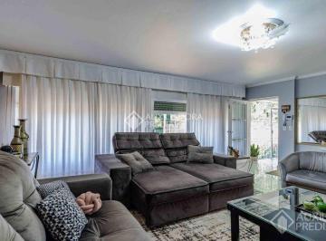 Casa · 420m² · 3 Quartos · 5 Vagas · Casa de 3 dormitórios com piscina no bairro Cristal