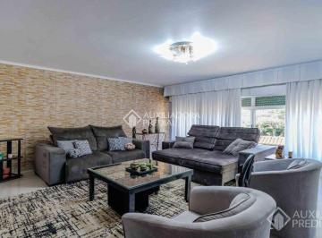 Casa · 420m² · 3 Quartos · 5 Vagas · Casa de 3 dormitórios com piscina no bairro Cristal