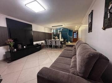 Casa · 173m² · 3 Quartos · 2 Vagas · Sobrado no Bairro da Mooca, com 3 dormitórios amplos, sendo 1 suíte com sacada
