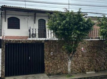 a062a12984fc027769ead3b06e4b8e77a81162cd · Casa de 279m² para alugar, com 5 quartos (3 suítes), localizada em Boa Viagem, Recife - Pernambuco.