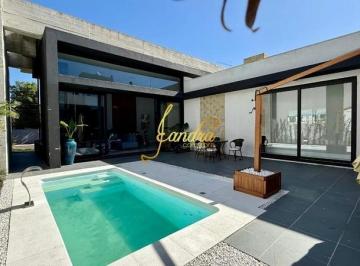 Casa · 204m² · 4 Quartos · 2 Vagas · Casa térrea no Velas da Marina em 100 direto com proprietário