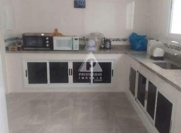 Casa · 198m² · 5 Quartos · 1 Vaga · Casa em Condomínio na Barra da Tijuca – 5 Quartos, Lazer Completo e Financiamento