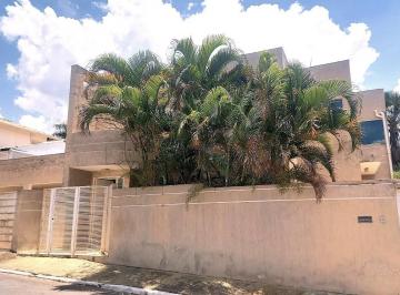 Casa de 5 quartos, Brasília · VENDO - LINDA CASA –3 STS - PISCINA – COND A BEIRA LAGO – SEGURANÇA PRÓPRIA 24H