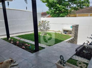 Casa · 359m² · 2 Quartos · 2 Vagas · Casa linear reformada de 359 m² com varanda e área gourmet na região central da Taquara.