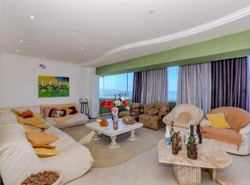 Apartamento · 360m² · 3 Quartos · 1 Vaga · Cobertura à venda em Cabeçudas, Itajaí