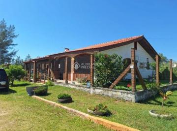 Casa · 150m² · 4 Quartos · 2 Vagas · Balneário Pinhal Casa com 4 dormitórios a uma quadra do mar.