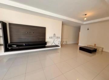 Casa de 5 quartos, São José dos Campos · Linda Casa Térrea - 5 drm sendo 2 suítes, piscina, jardim, 4 vagas e lazer