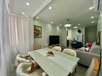 Apartamento de 3 quartos, Santos · Lindo apartamento à venda com 3 quartos reformado na quadra da praia!